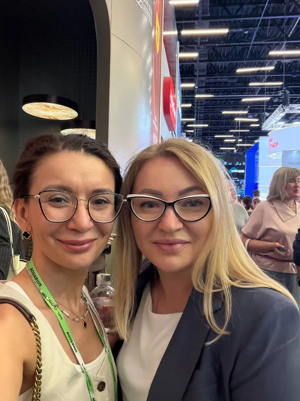 Галерея фотографий уже с не просто коллегами, а с друзьями ❤️ | Сетка — социальная сеть от hh.ru
