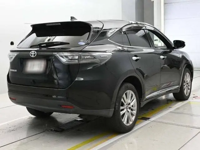 Toyota Harrier
➖2017 Год выпуска
➖Объем двигателя: 2.0 л 
➖Мощность: 151 л.с 
➖Трансмиссия: Вариатор    
➖Привод: Передний    
➖Топливо: Бензин   
➖Пробег: 52 | Сетка — социальная сеть от hh.ru