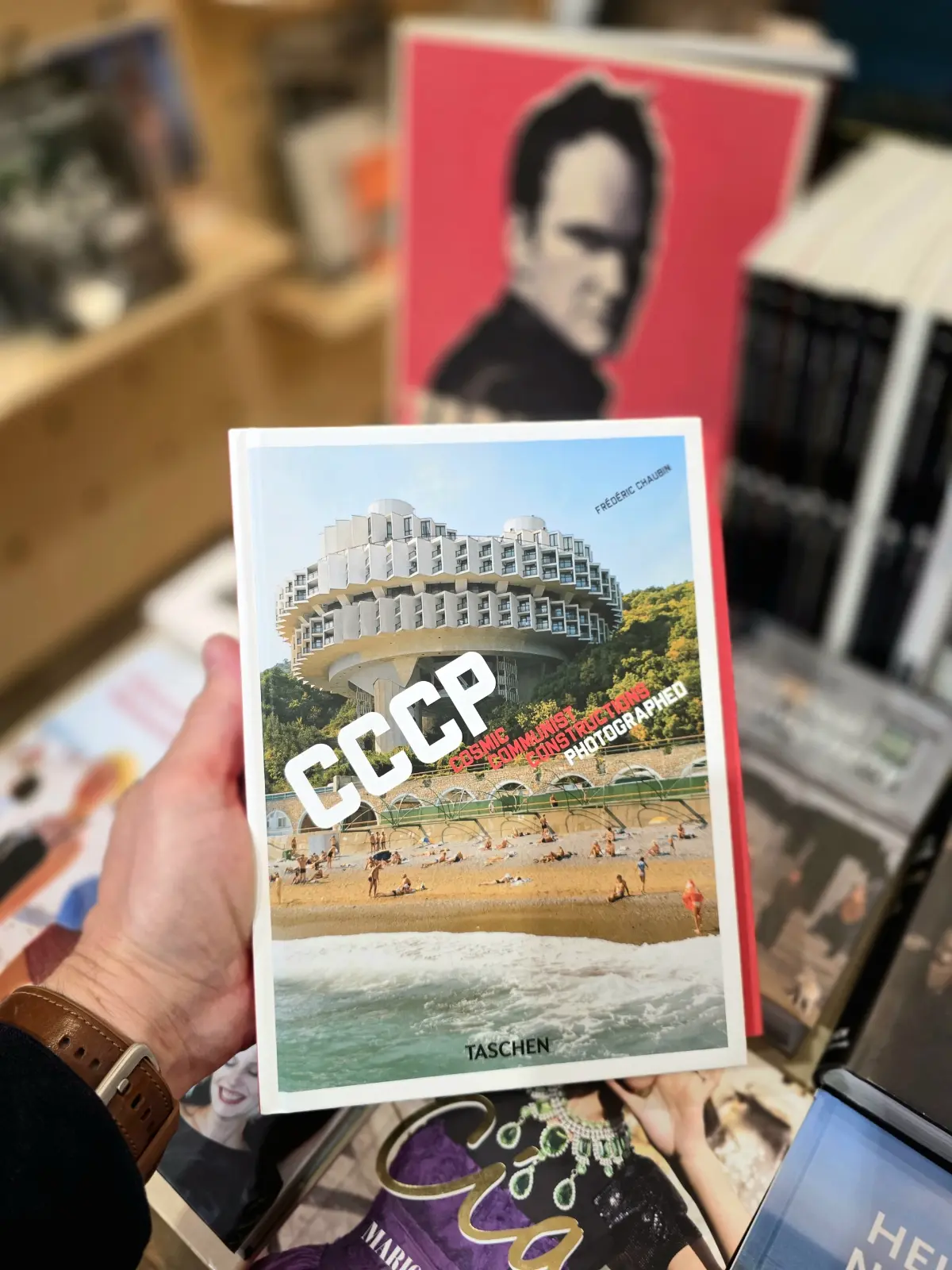 ☕️При Сталине кофе был только у элиты, а Хрущёв вернул напиток народу.
В дореволюционной России кофе пили только богачи: аристократы, купцы и творческая элита | Сетка — социальная сеть от hh.ru
