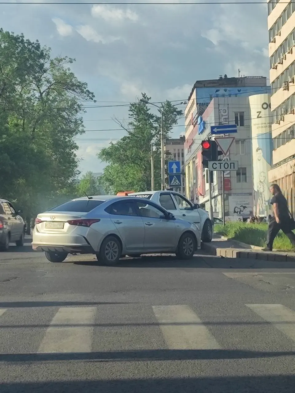 С места ДТП на Крытом рынке | Сетка — социальная сеть от hh.ru