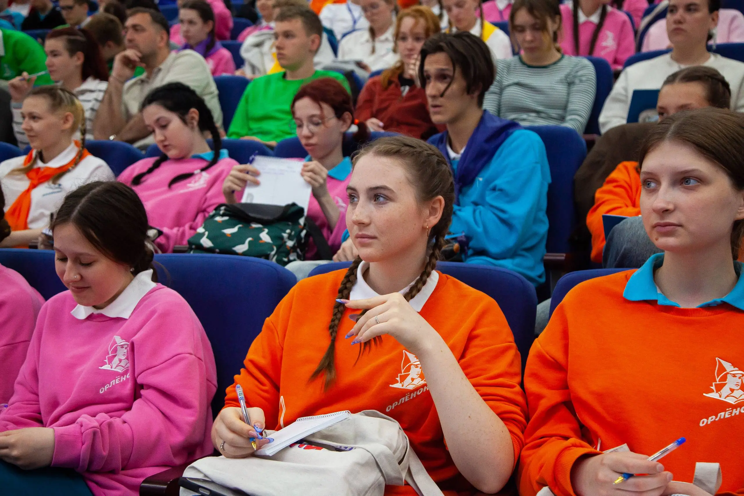 Не навязывать, а помогать искать себя✨
В «Орлёнке» состоялась лекция для вожатых и педагогов – «Как развивать интересы ребёнка без давления» | Сетка — социальная сеть от hh.ru