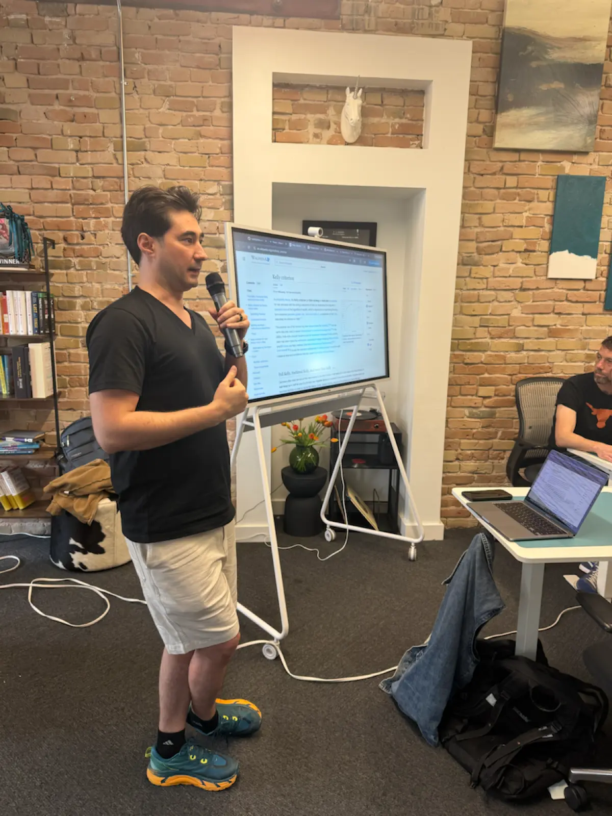 На этих выходных я организовала vibe coding party для нашего community AROUND в Остине | Сетка — социальная сеть от hh.ru