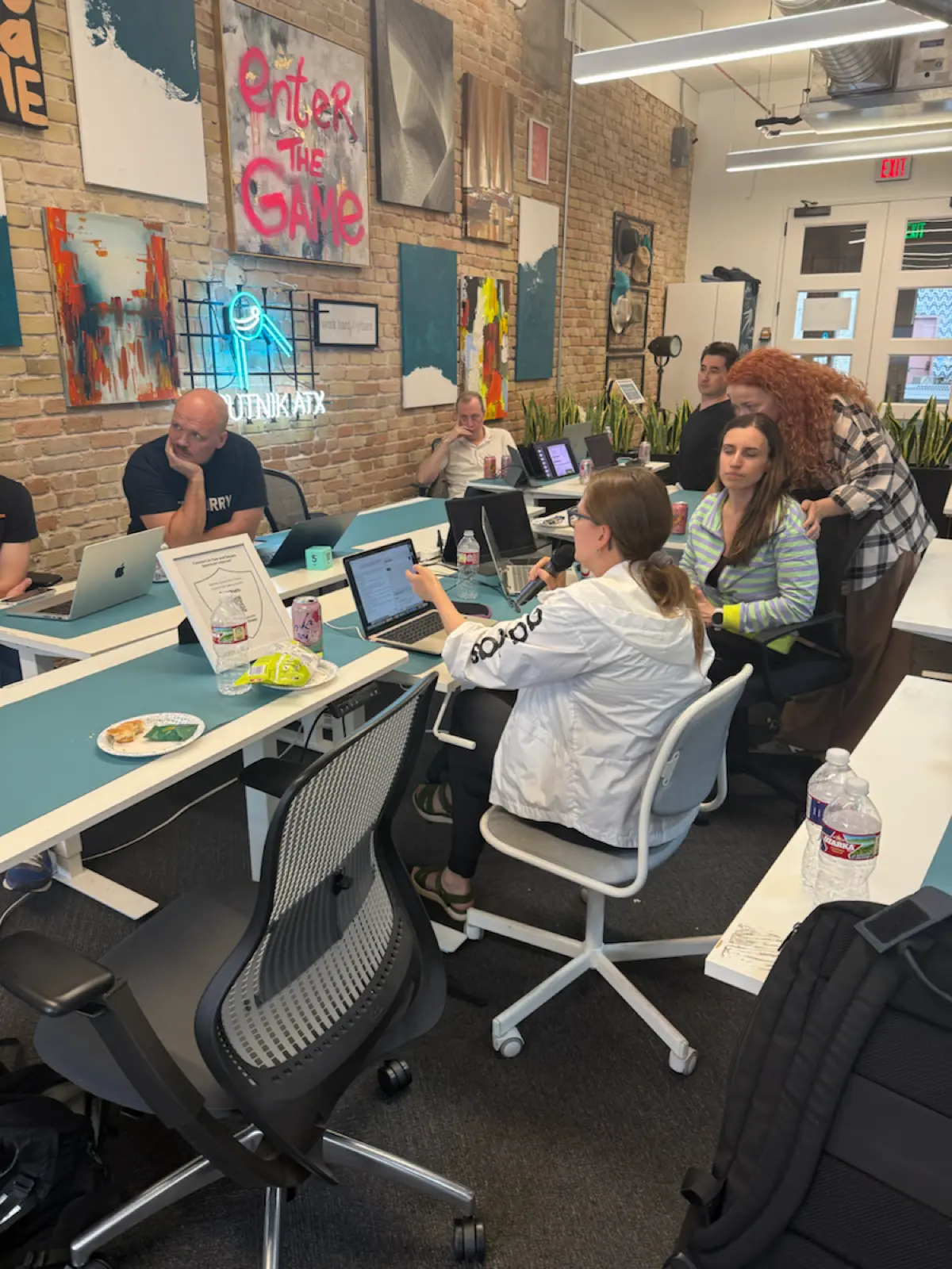 На этих выходных я организовала vibe coding party для нашего community AROUND в Остине | Сетка — социальная сеть от hh.ru