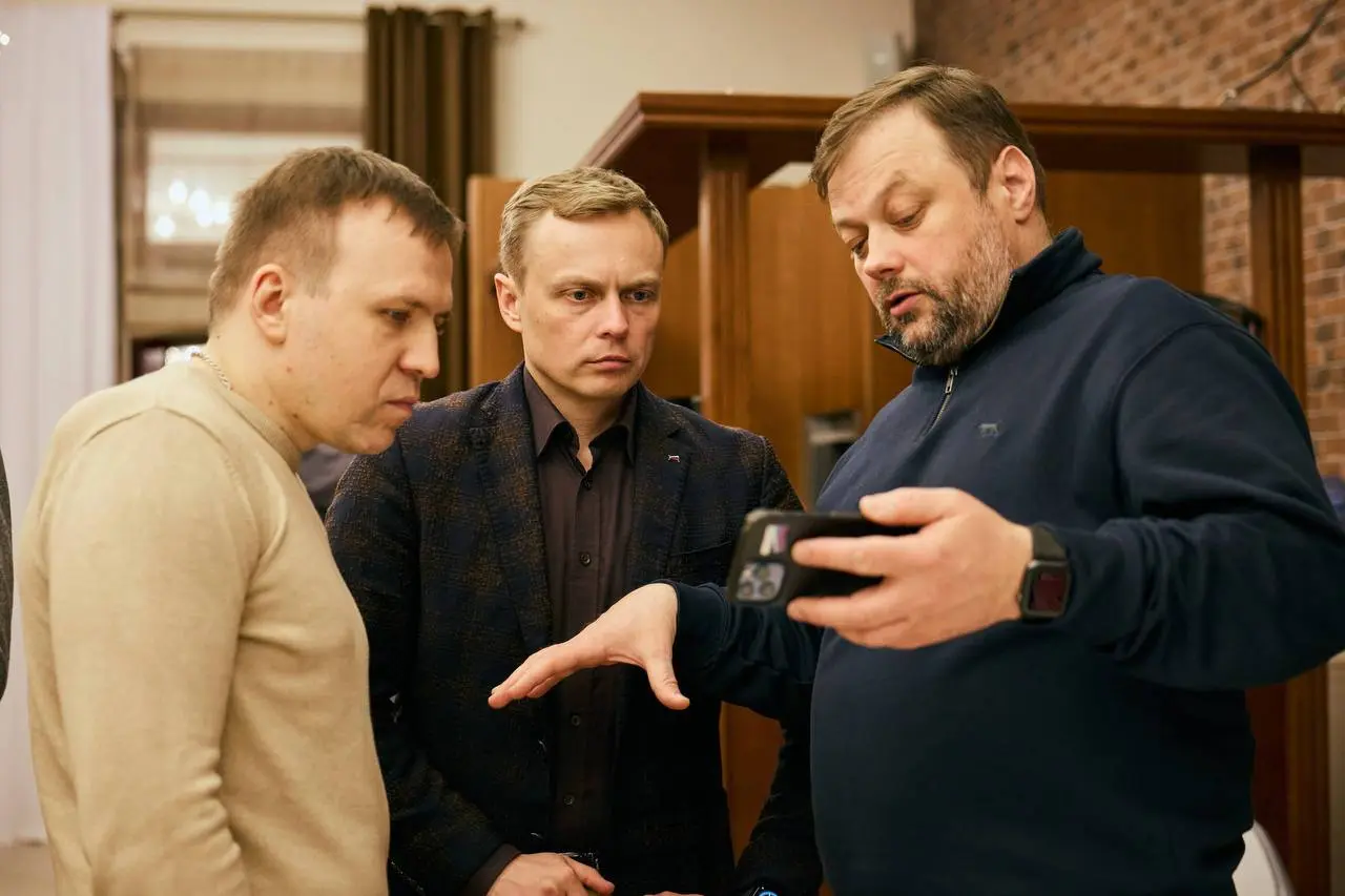 Кстати, недавно поиграл в Cashflow — с мужским комитетом «Опоры России».
Казалось бы, настолка. Но за пару часов мозг работает так, как не работает на большинстве бизнес-тренингов | Сетка — социальная сеть от hh.ru
