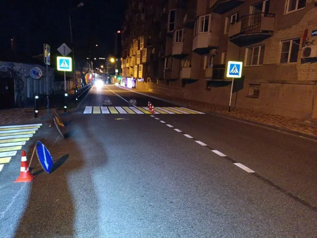 🚧 В Ставрополе обновили 70 тысяч кв. метров дорожной разметки
За весну и лето обновят около 80 тысяч кв. метров. Также заменили более 200 старых опор дорожных знаков | Сетка — социальная сеть от hh.ru