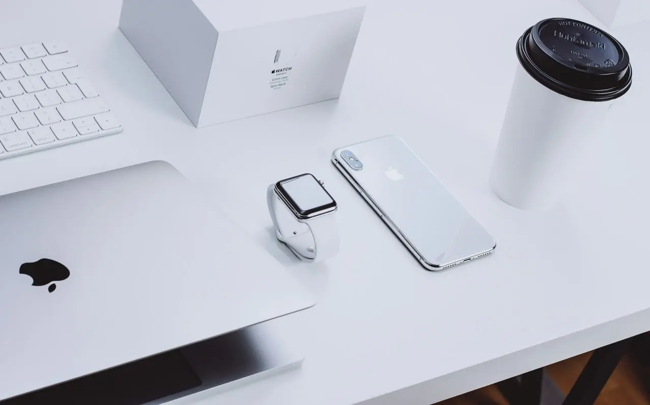 DLBI: мошенники начали блокировать технику Apple и требовать выкуп до €500
DLBI выявил новую схему вымогательства у владельцев техники Apple: мошенники предлагают помочь с установкой приложений, котор... | Сетка — социальная сеть от hh.ru