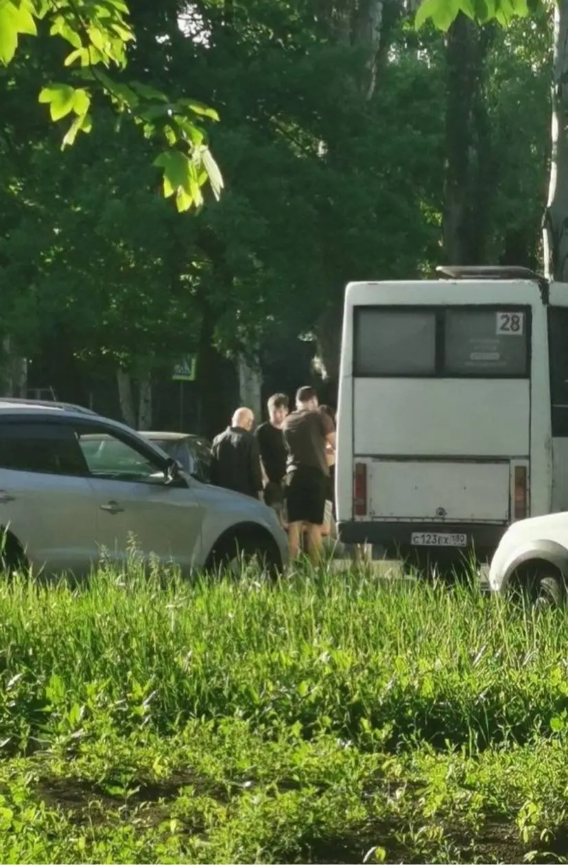 сбили женщину на пешеходном переходе возле детской областной больницы в Калининском районе Донецка | Сетка — социальная сеть от hh.ru