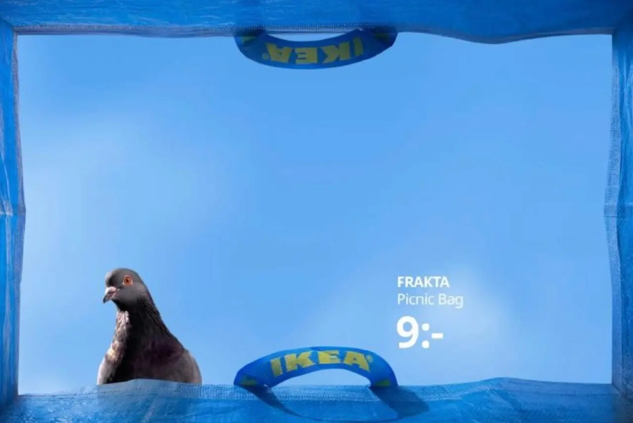 IKEA продолжает делать креативы связанные с их культовой сумкой FRAKTA. Бренд уже размещал 19-метровую FRAKTA на фасаде в центре Лондона и даже открывал поп-ап, посвященный этой сумке | Сетка — социальная сеть от hh.ru