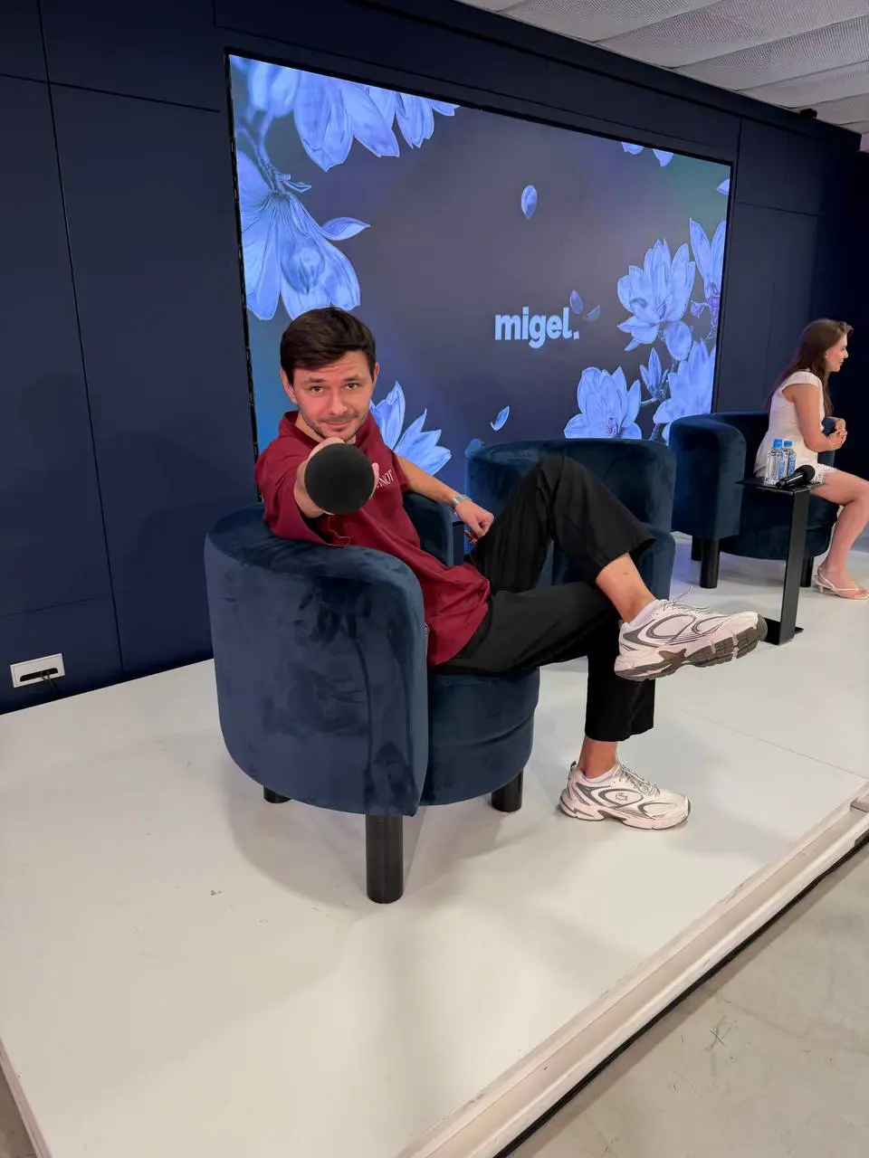 Вчера был на панельной дискуссии про beauty, друзья из Migel Agency презентовали результаты своего исследования.
Вполне естессно, что парней в зале было немного. А в панельке вообще я один | Сетка — социальная сеть от hh.ru