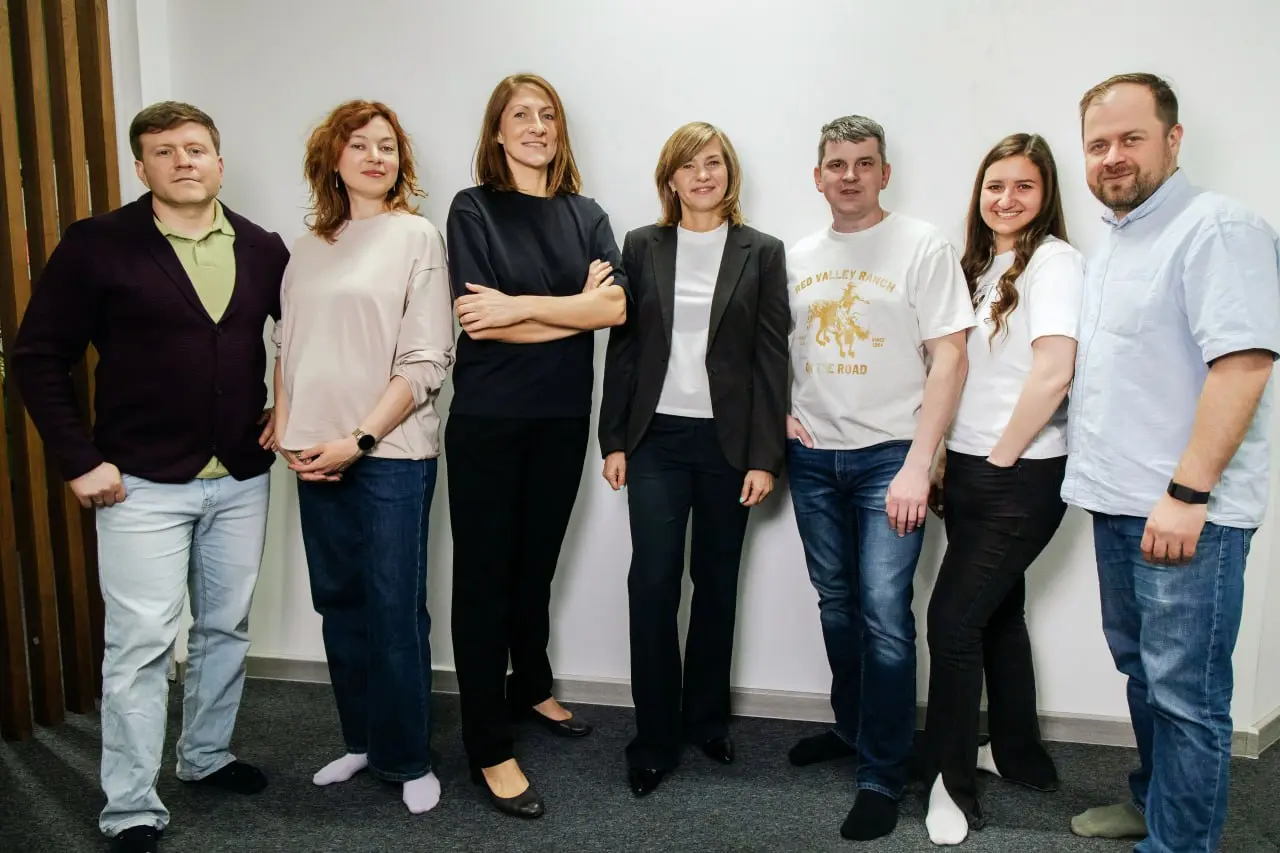 Небольшое превью😉
Мы тут провели фотосессию с участием нашей команды – чтобы у статей и других материалов были живые, настоящие фото | Сетка — социальная сеть от hh.ru