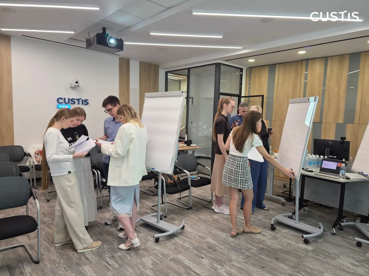 Воркшоп Analyst сlub по проектированию БД в CUSTIS 💬
Вчера, 21 мая, в офисе CUSTIS прошёл воркшоп наших друзей —сообщества Analyst Club 💬
На этот раз встреча была посвящена проектированию БД для микро... | Сетка — социальная сеть от hh.ru