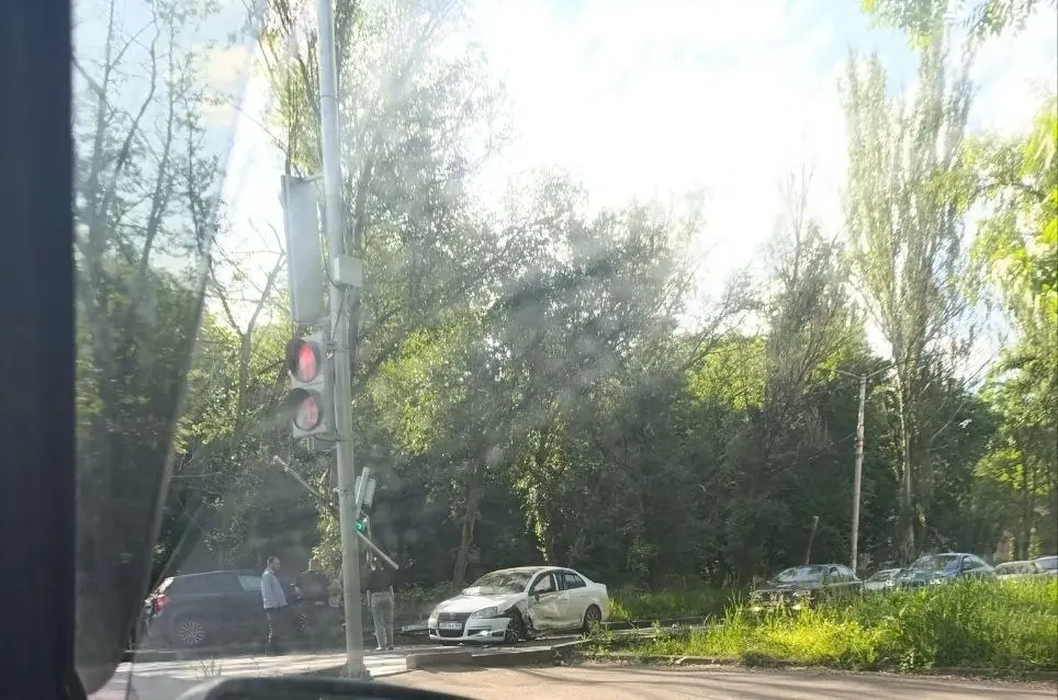 Авария на Марии - Ульяновой - пробка уже ... | Сетка — социальная сеть от hh.ru