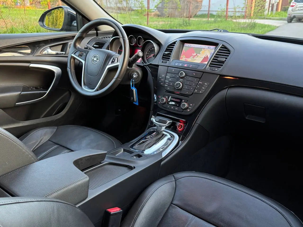 🚘 Opel Insignia, 2010 (куплена в 2011)
Надёжный, комфортный и экономичный автомобиль на каждый день.
Без лишних историй — нормальная живая машина | Сетка — социальная сеть от hh.ru
