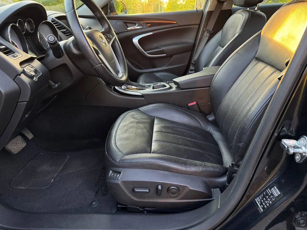 🚘 Opel Insignia, 2010 (куплена в 2011)
Надёжный, комфортный и экономичный автомобиль на каждый день.
Без лишних историй — нормальная живая машина | Сетка — социальная сеть от hh.ru