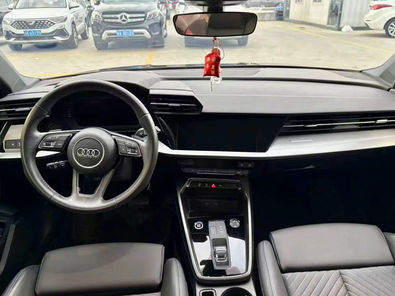 🇨🇳 Audi A3L 35 TFSI
Тот случай, когда компактный седан выглядит дороже своего класса.
▪️1.4 Turbo / 150 л.с.
▪️04/2023
▪️31.800 км
▪️Без окрасов по кузову
💰 2.640 | Сетка — социальная сеть от hh.ru