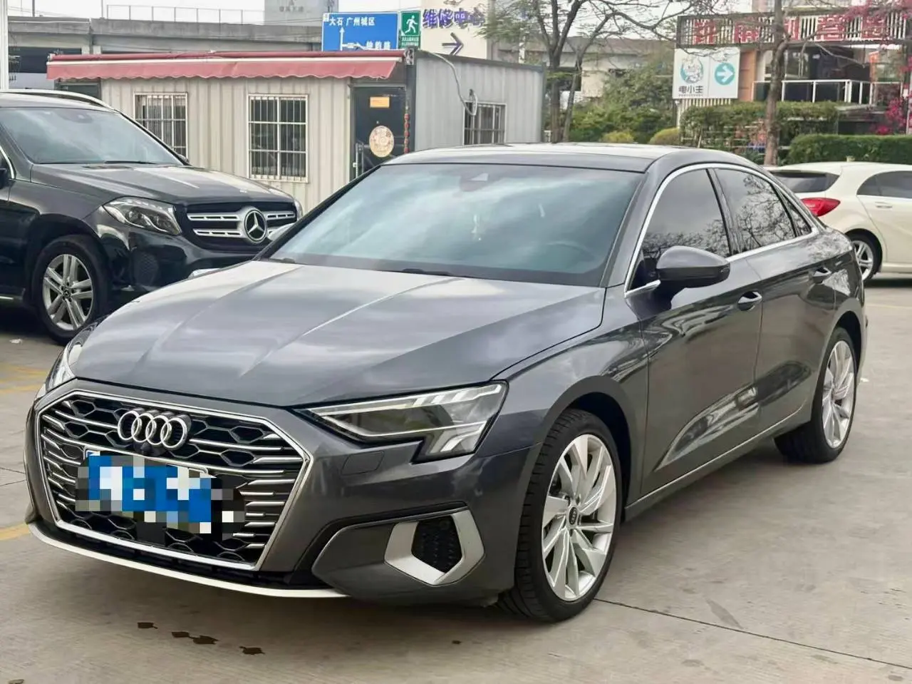 🇨🇳 Audi A3L 35 TFSI
Тот случай, когда компактный седан выглядит дороже своего класса.
▪️1.4 Turbo / 150 л.с.
▪️04/2023
▪️31.800 км
▪️Без окрасов по кузову
💰 2.640 | Сетка — социальная сеть от hh.ru