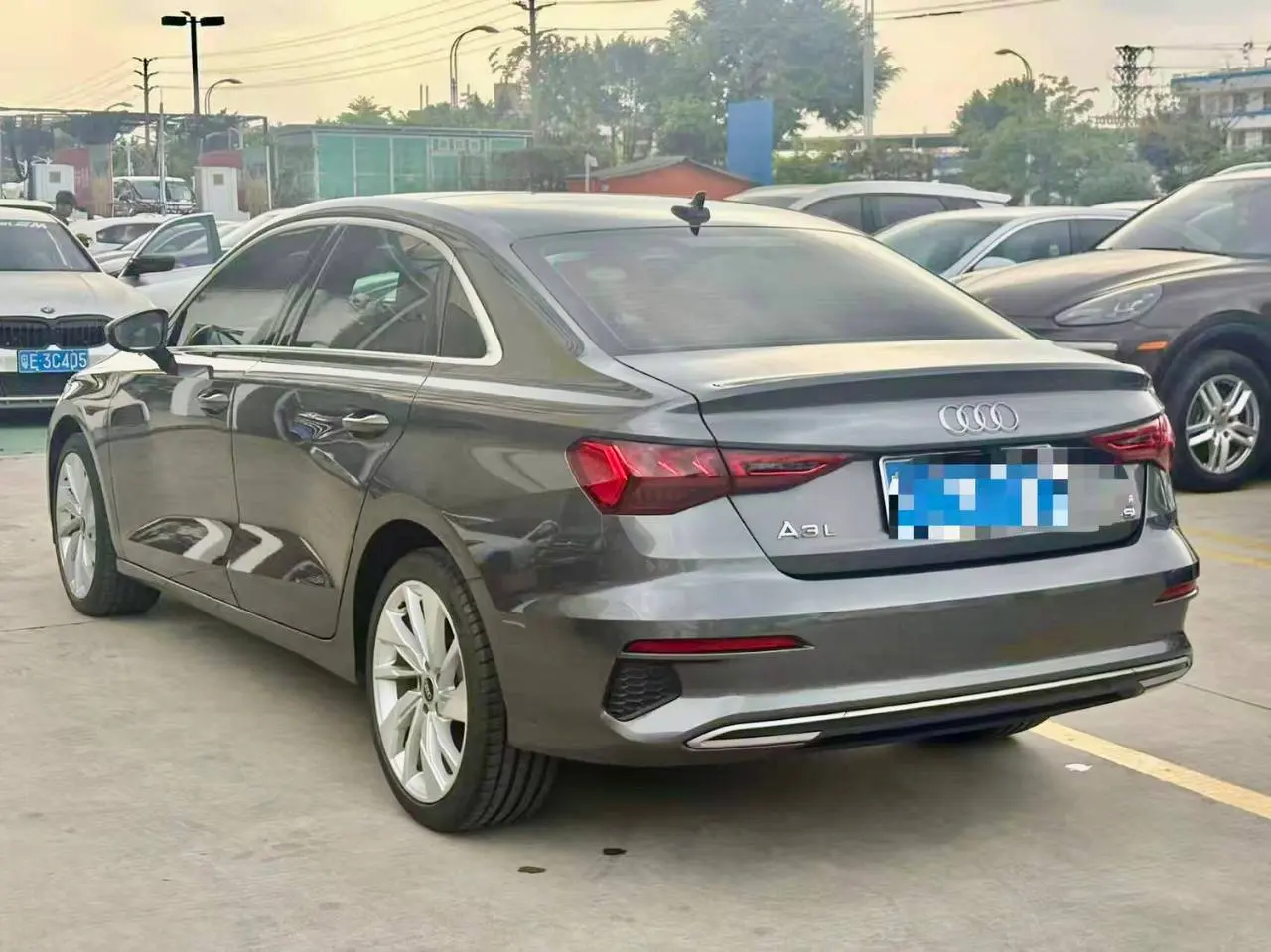 🇨🇳 Audi A3L 35 TFSI
Тот случай, когда компактный седан выглядит дороже своего класса.
▪️1.4 Turbo / 150 л.с.
▪️04/2023
▪️31.800 км
▪️Без окрасов по кузову
💰 2.640 | Сетка — социальная сеть от hh.ru