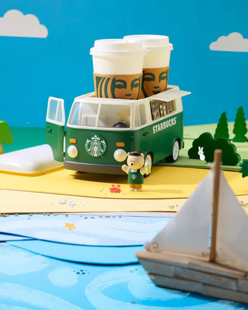 Милота, Starbucks из Сингапура выпустил мини-трак с водителями мишками-бариста | Сетка — социальная сеть от hh.ru
