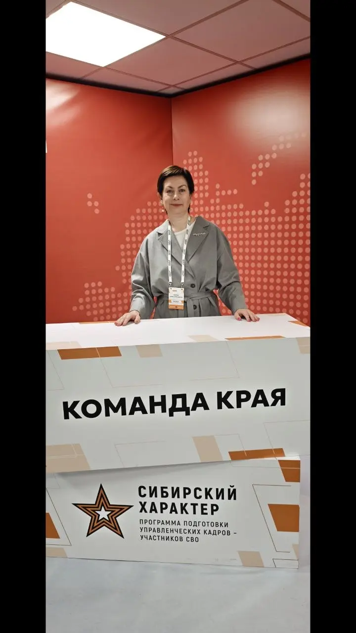 Работаем над созданием подписей для участников проекта «Сибирский характер».
Как всегда снимать было некогда, шел процесс и дискуссия.
Уже уходя, попросила Марию запечатлить на память | Сетка — социальная сеть от hh.ru