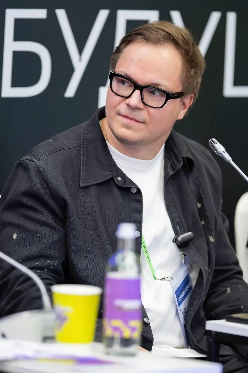 Главный тренд 2026 — игнорировать тренды
Только вернулся с городского фестиваль Тех-Френдли Викенд в рамках конференции ЦИПР, где стильные коллеги из Rendez-Vous собрали шикарный паблик-ток про будуще... | Сетка — социальная сеть от hh.ru