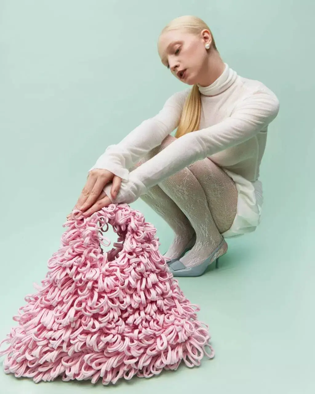 Вот вариант поста для Telegram с живой подачей и легким вайбом fashion-girl:
Кто знает меня давно — знает:
я обожаю необычные сумки 🖤
Для меня сумка — это не просто аксессуар, а та самая деталь, котор... | Сетка — социальная сеть от hh.ru