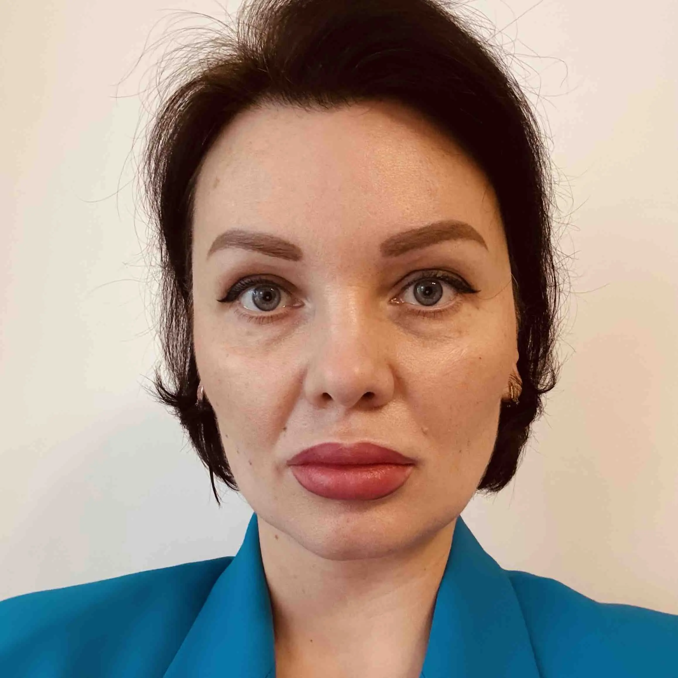 Яна Попова