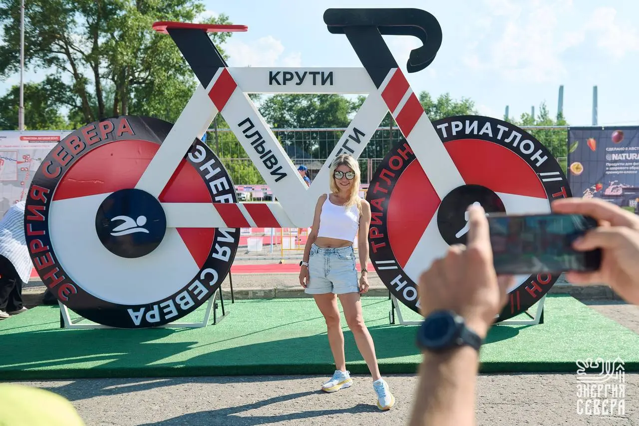 Вы еще ставите прямоугольные прессволы на своих событиях с десятками брендов?
Ребята из фестиваль триатлона «Энергия Русского севера» создают такую красоту на своих событиях 😍
В этом посте были ссылки... | Сетка — социальная сеть от hh.ru