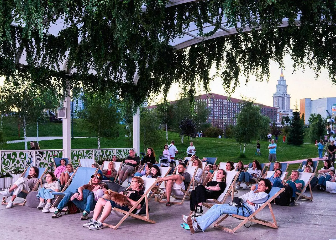 🎞️ Летние кинотеатры начинают свою работу
📍в парке 50-летия Октября
📍«Митино»
📍 «Ходынское поле»
📍в зоне отдыха «Покровский берег»
📍в усадьбе Воронцово
На большом экране можно будет посмотреть ленты д... | Сетка — социальная сеть от hh.ru