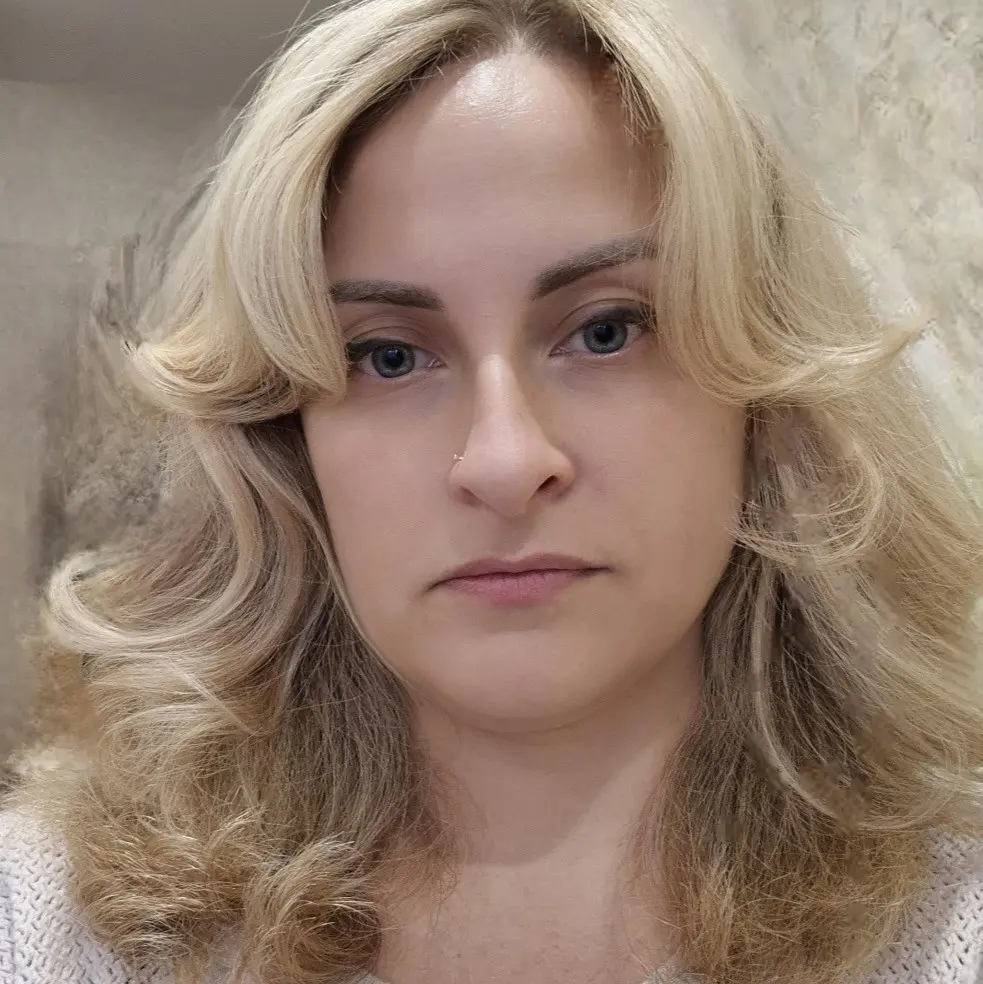 Алёна Адамова