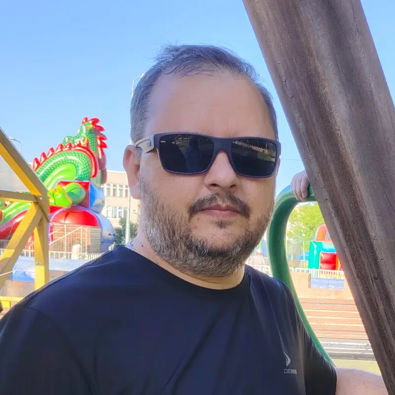 Роман Рау