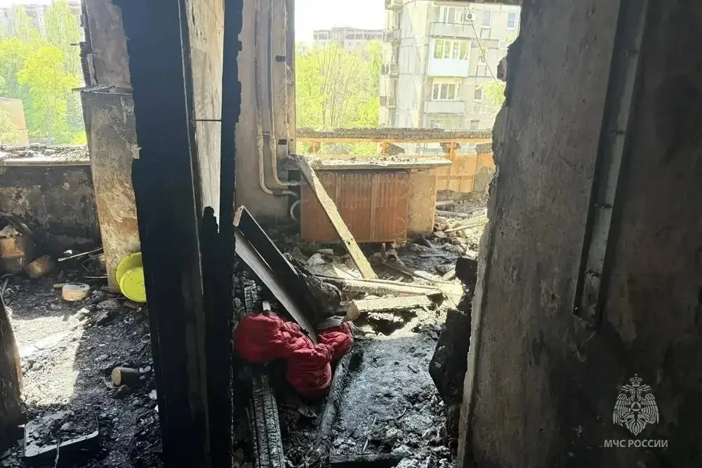 Последствия пожара на ул. Николая Островского в Кировском районе Донецка, в результате которого погиб 73-летний мужчина | Сетка — социальная сеть от hh.ru