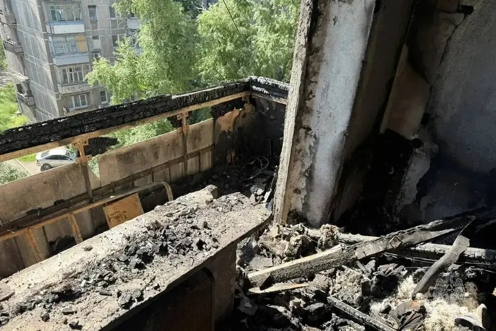 Последствия пожара на ул. Николая Островского в Кировском районе Донецка, в результате которого погиб 73-летний мужчина | Сетка — социальная сеть от hh.ru