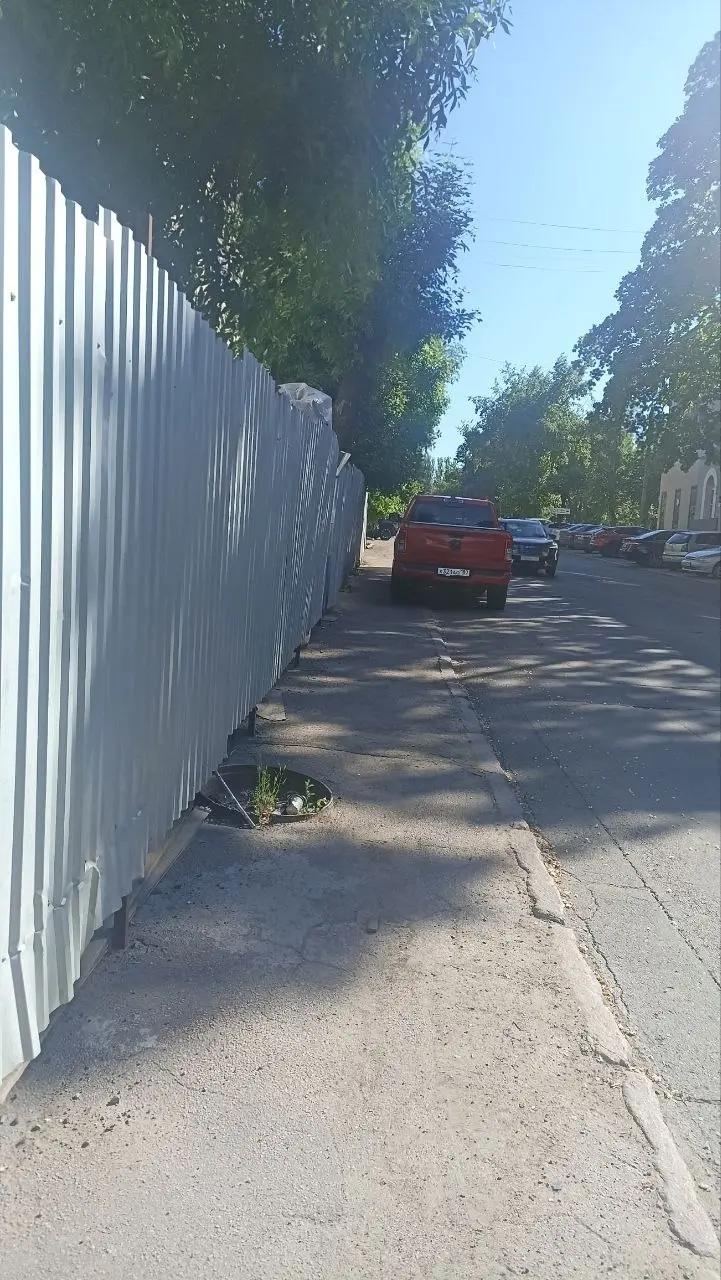 Разместите пожалуйста возле здания налоговой по Постышева стоит уже какой день! Утром иду на работу оно стоит вечером с работы стоит! Дальше стоянка! На другой стороне стоянка! Нет он стоит на пешеход... | Сетка — социальная сеть от hh.ru
