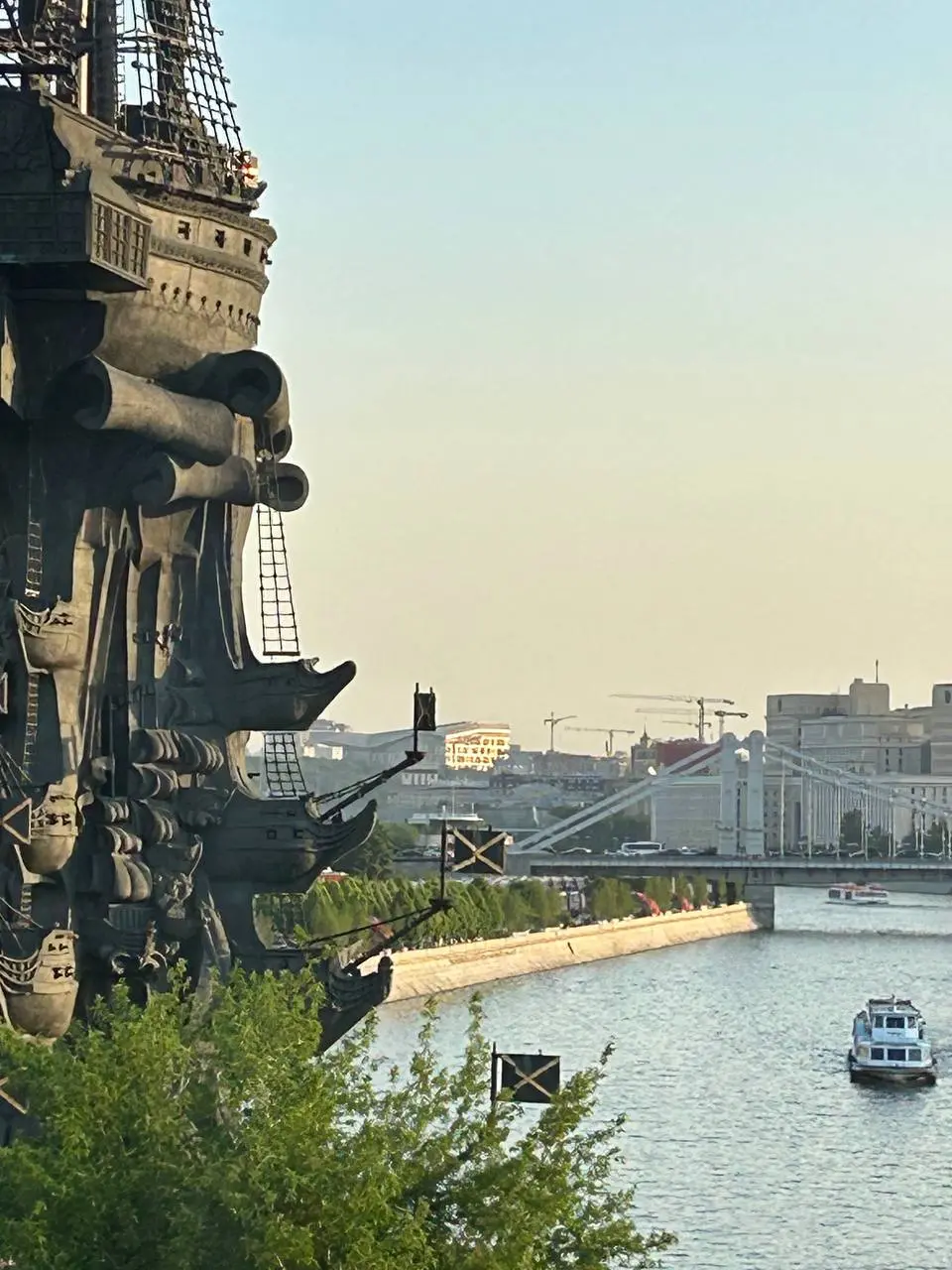 Побывал на WDA
Сгонял в Москву на два дня, в надежде что наше агентство получит призы. В целом — неплохо. Поел на фуршете, морсика попил. Забрал награду за наш проект «Синдром самозванца» в Сетке | Сетка — социальная сеть от hh.ru