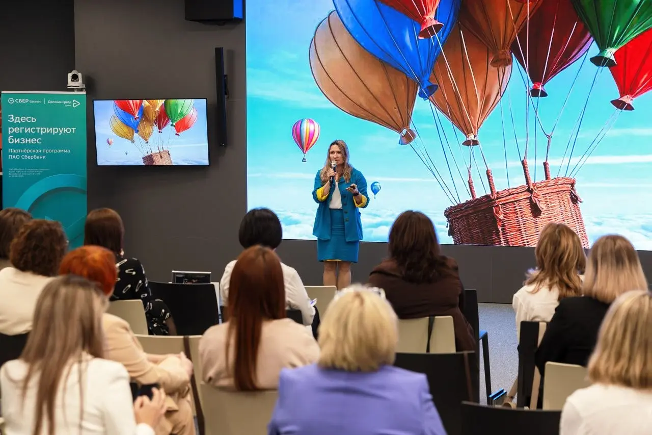 🎙️ На прошлой неделе отработали 2 дня на площадке Школы 21 🧑‍💻. Вели мини-тренинг в рамках бизнес-завтрака организованного партнёрским каналом СБЕРа 🏦 | Сетка — социальная сеть от hh.ru