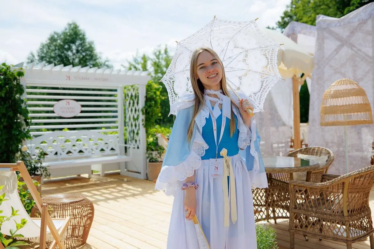 🌳 Фестиваль «Усадьбы Москвы»
С 30 мая по 6 сентября
Для гостей подготовили увлекательную программу: интерактивные спектакли, экскурсии, квесты с дополненной реальностью, исторические пикники, концерты... | Сетка — социальная сеть от hh.ru