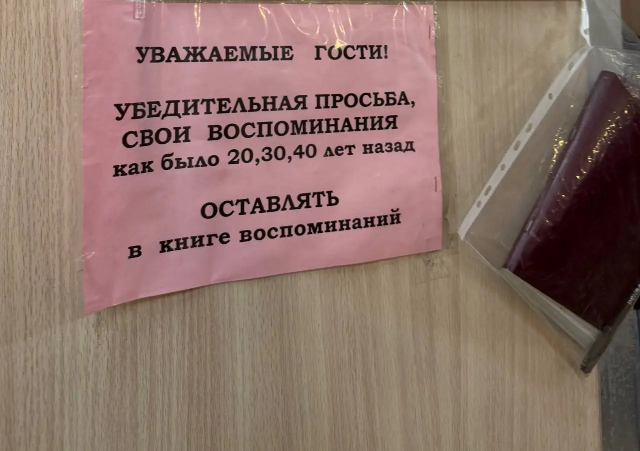 Побывала в легендарной чебуречной на Сухаревской. Ну как побывала: была там примерно 12 секунд. Но мастерство штука такая — этого времени мне хватило, чтобы найти объявление для вас | Сетка — социальная сеть от hh.ru