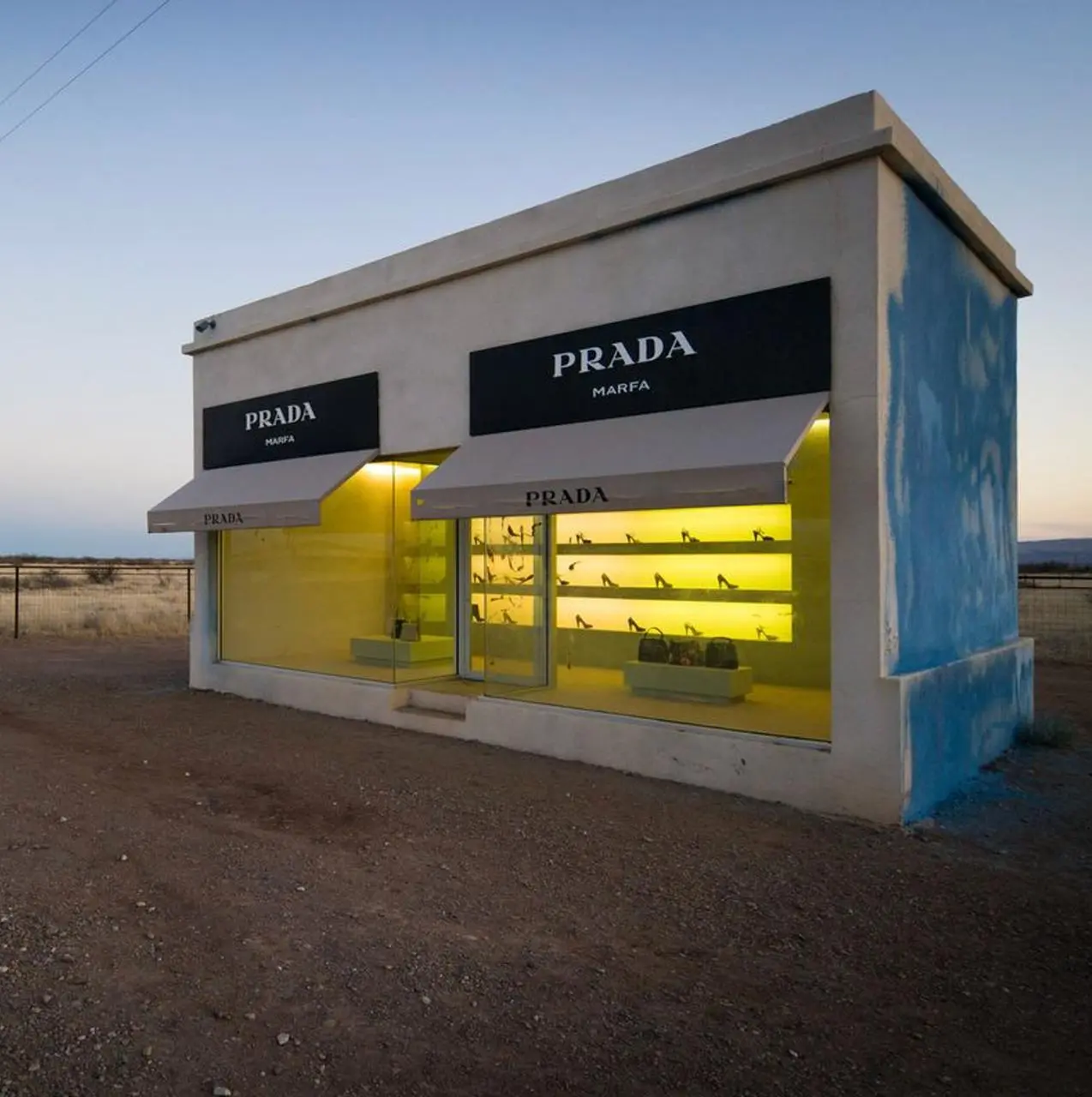 PRADA
Памятник консьюмеризму, который выжил
#интеллектуальнобл
Посреди техасской пустыни Чиуауа, у черта на куличках, стоит бутик Prada | Сетка — социальная сеть от hh.ru