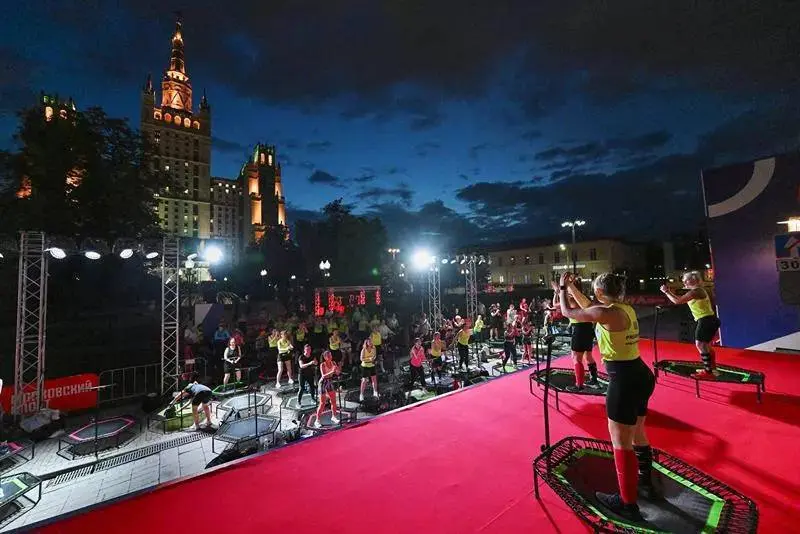 🌙 Ночь московского спорта
30 мая с 19:00 до 22:00
Совсем скоро в самом центре Москвы пройдет настоящий спортивный праздник | Сетка — социальная сеть от hh.ru