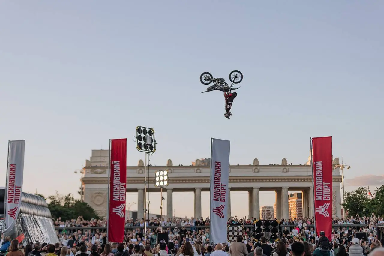 🌙 Ночь московского спорта
30 мая с 19:00 до 22:00
Совсем скоро в самом центре Москвы пройдет настоящий спортивный праздник | Сетка — социальная сеть от hh.ru
