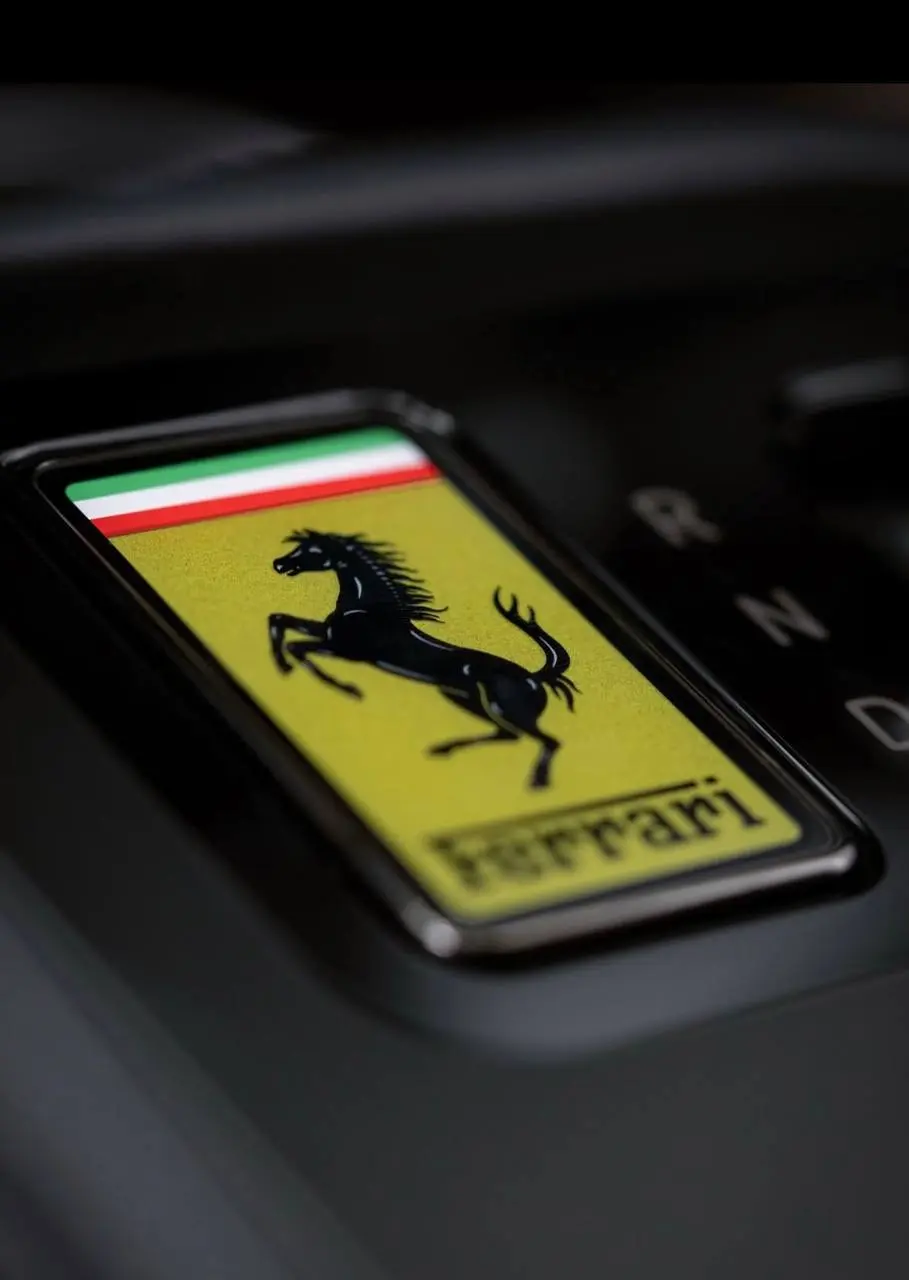 Ferrari представила Luce — первый серийный электромобиль марки, разработанный совместно с калифорнийской студией LoveFrom под руководством Джони Айва | Сетка — социальная сеть от hh.ru