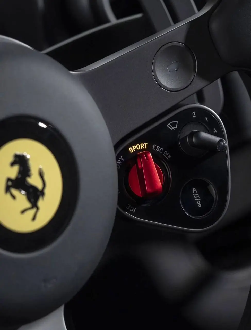 Ferrari представила Luce — первый серийный электромобиль марки, разработанный совместно с калифорнийской студией LoveFrom под руководством Джони Айва | Сетка — социальная сеть от hh.ru
