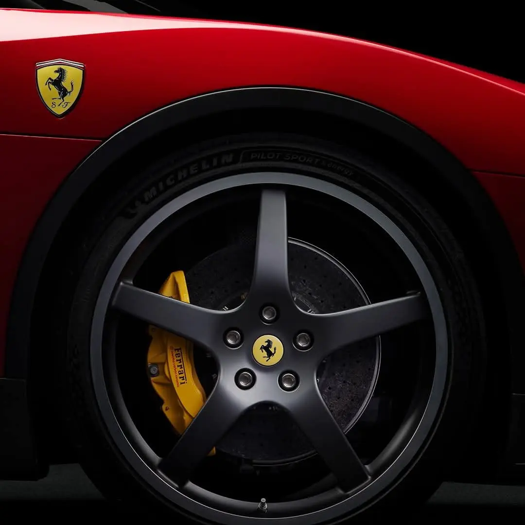 Для кого новый FERRARI LUCE?
#размышляебл
Свежий релиз Ferrari Luce за €550 000 — тектонический сдвиг для Маранелло | Сетка — социальная сеть от hh.ru