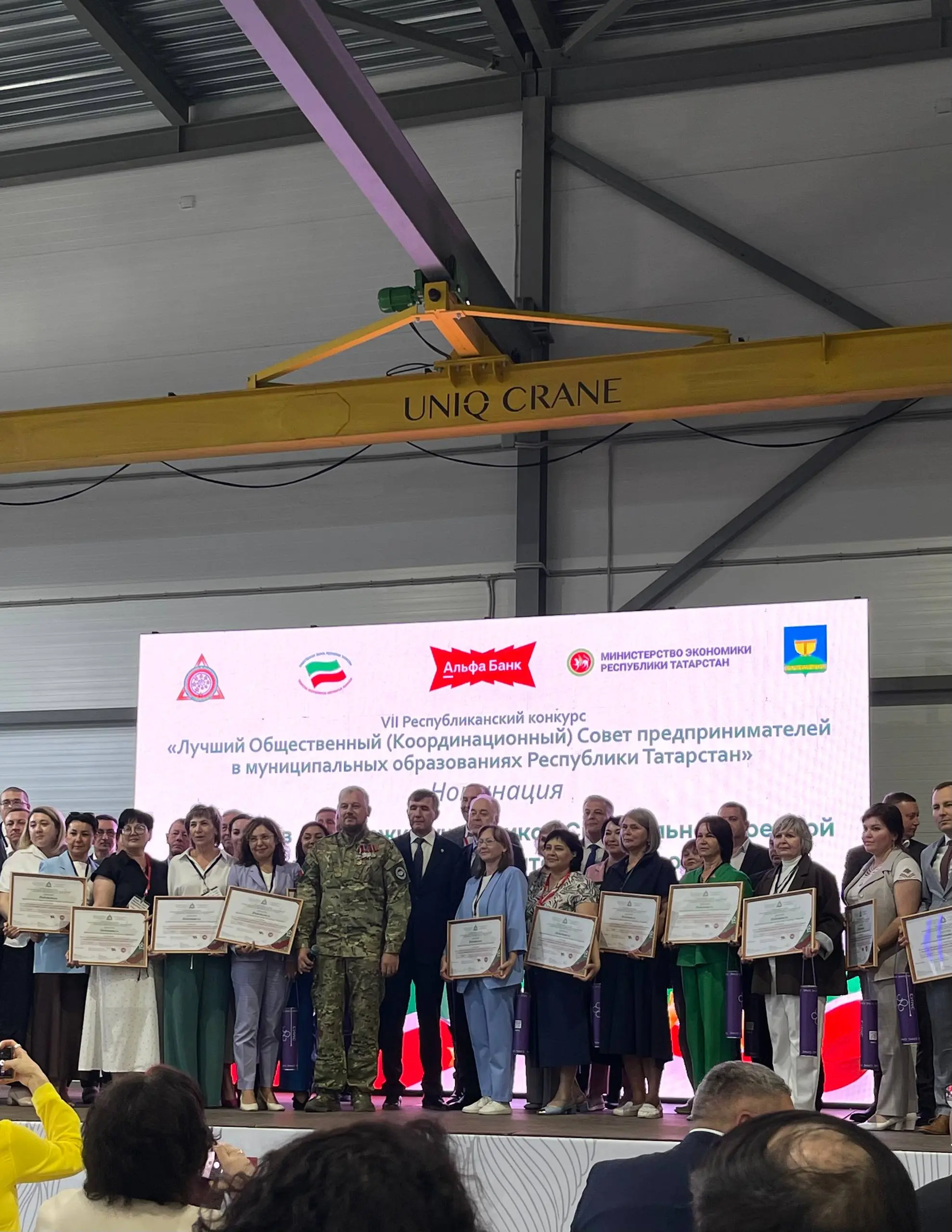 Дорогие предприниматели!
Предприниматели главные герои «созидательного разрушения» — той самой бури, которая сметает старое и создаёт новое. Предприниматель не просто «делаете деньги» | Сетка — социальная сеть от hh.ru