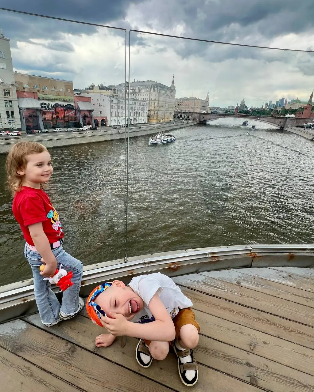 Забыла!
Поймала себя на мысли, что пожаловалась я вчера сразу, а вот похвастаться нашими выходными — забыла
Исправляюсь 😌
Мы гуляли все 2 дня без остановки (возможно, поэтому сил в понедельник не было... | Сетка — социальная сеть от hh.ru
