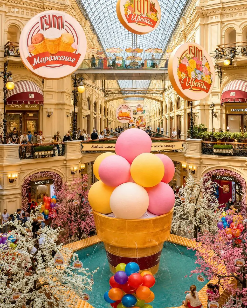 🍦 1 июня в ГУМе пройдет День мороженого
Десерт будет стоить 100 рублей. В роли мороженщиков будут известные музыканты, актеры, певцы, телеведущие и спортсмены | Сетка — социальная сеть от hh.ru
