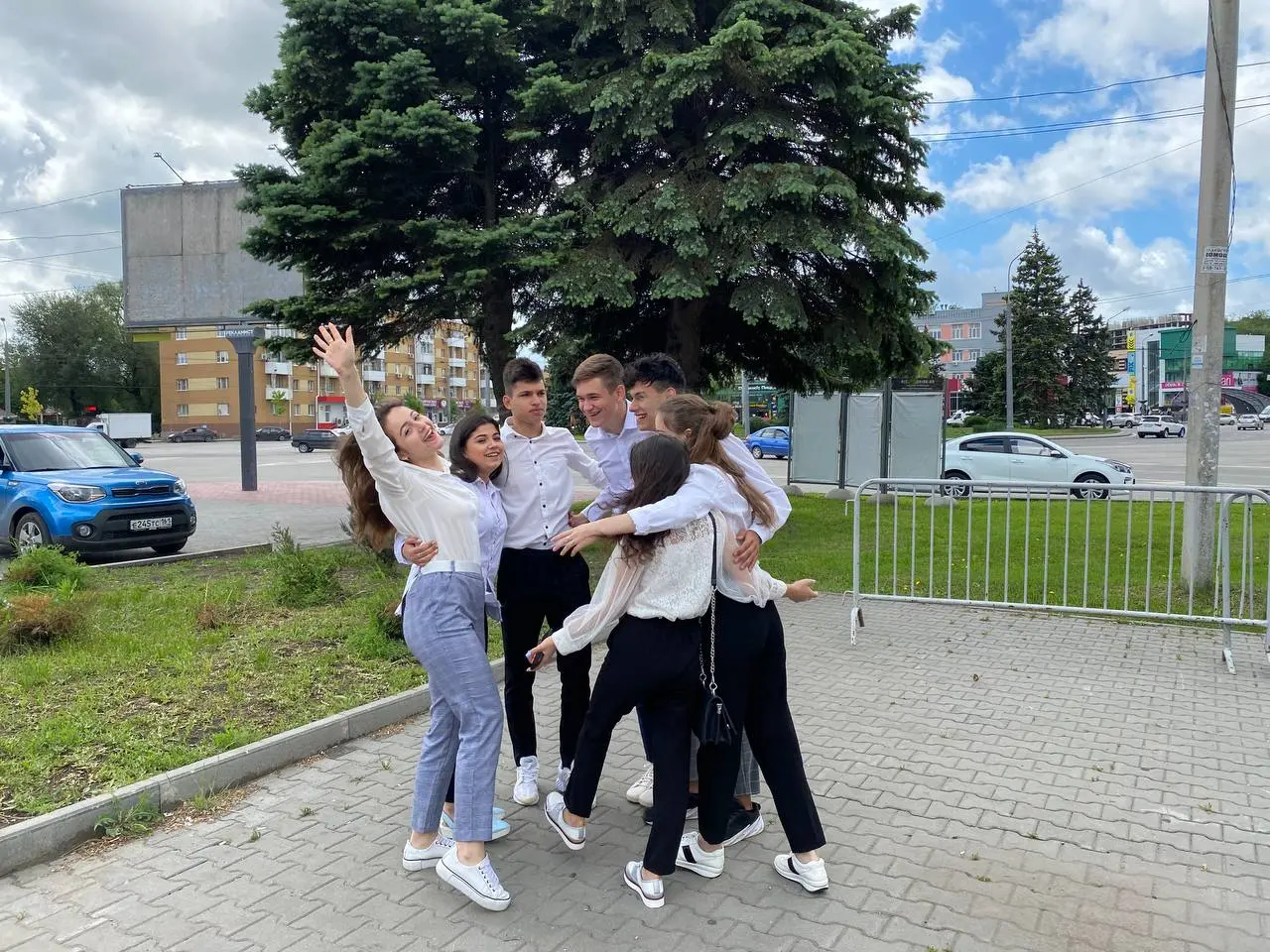🎓 вчера прозвенел последний звонок
Каждый год я стабильно залипаю в новостях про это событие | Сетка — социальная сеть от hh.ru
