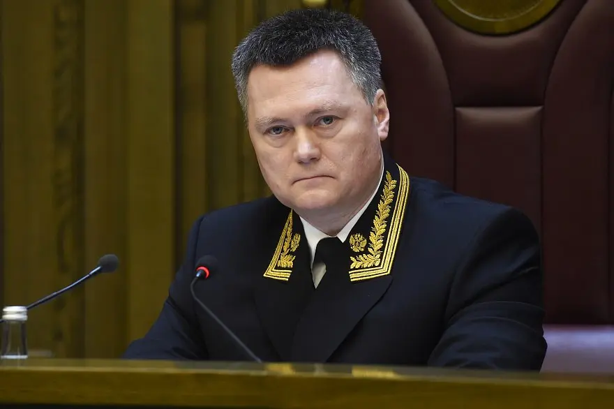 Верховный Суд впервые обобщит практику по делам, связанным с ИИ
Председатель Верховного Суда РФ Игорь Краснов поручил провести масштабный анализ судебных дел, связанных с использованием ИИ | Сетка — социальная сеть от hh.ru