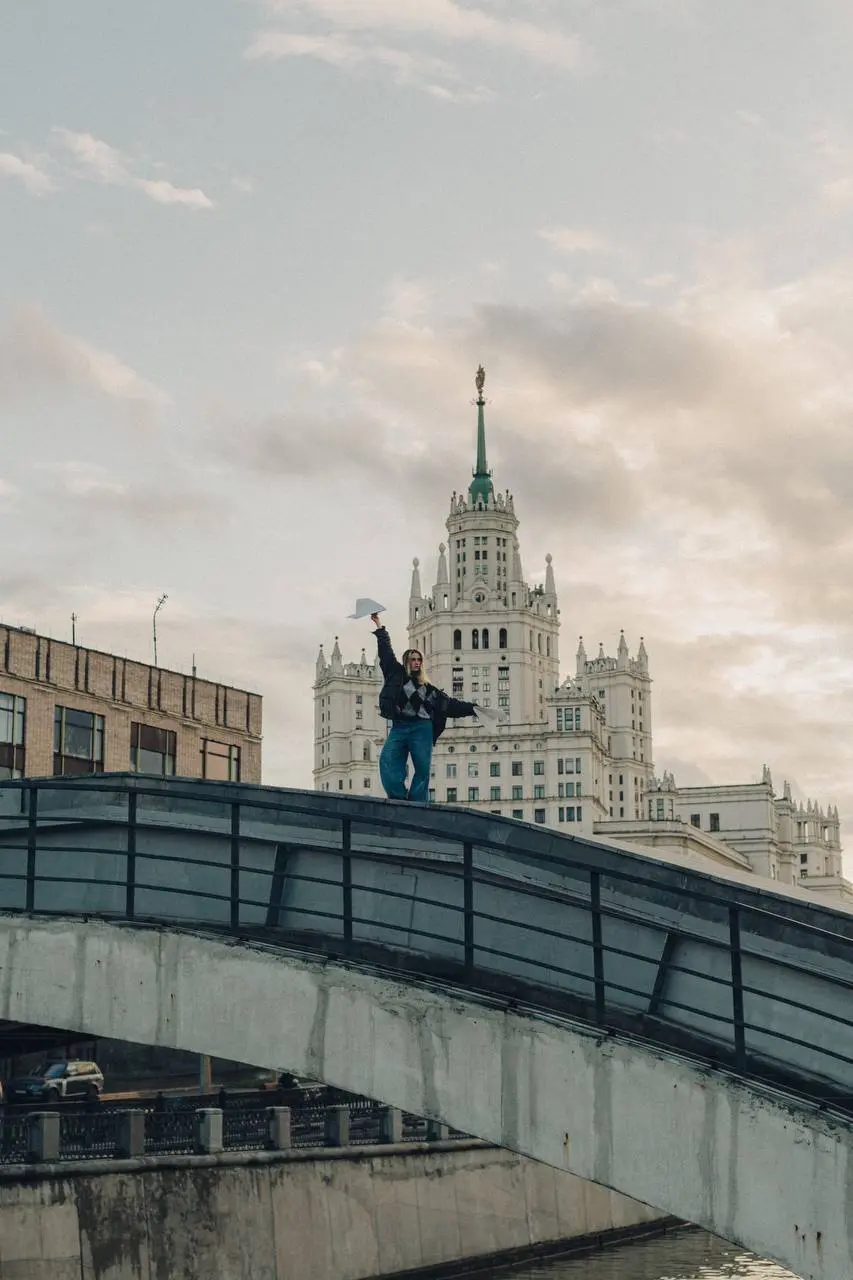 Есть в Москве локации, которые стали ну слишком популярными. И когда ты туда приходишь понимаешь почему | Сетка — социальная сеть от hh.ru