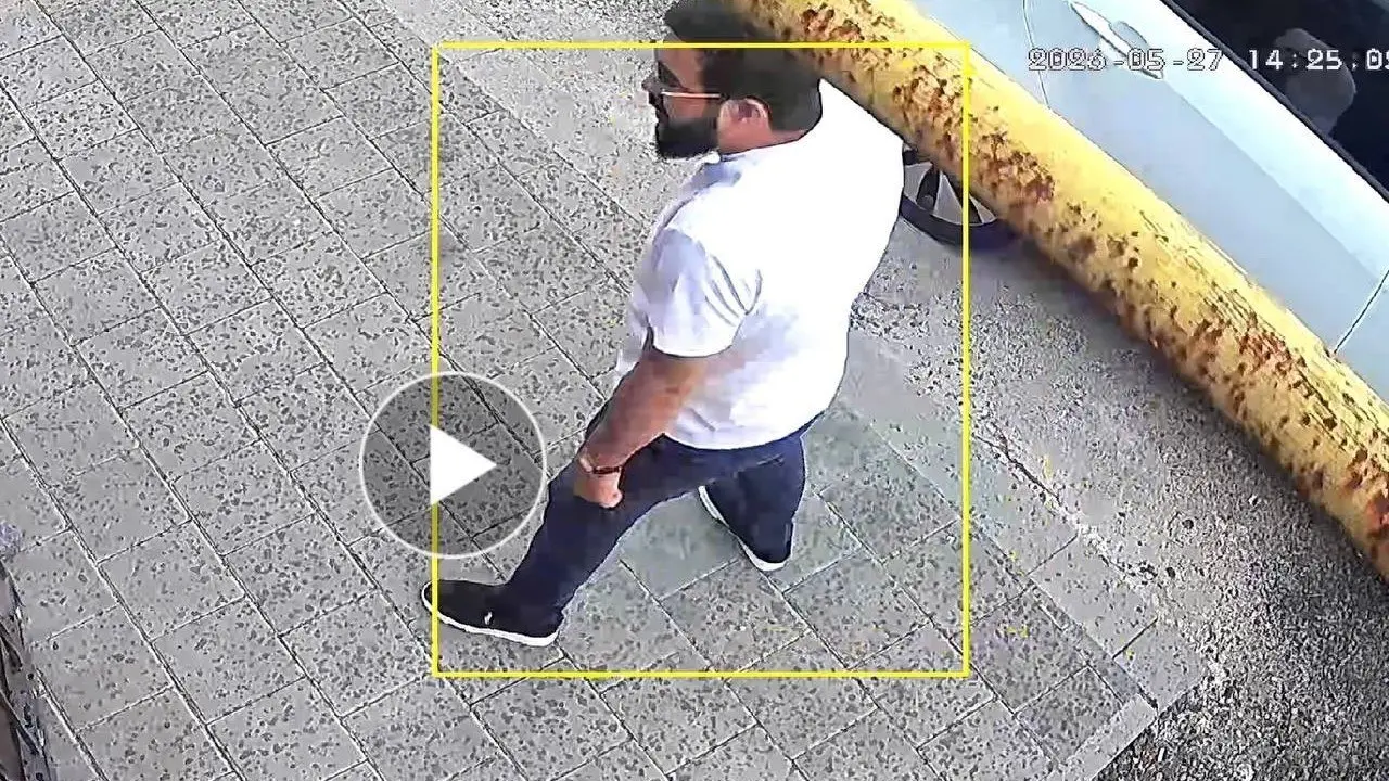 В Пролетарском районе Донецка действует мошенник
Мужчина передвигается на белом автомобиле с тонировкой по кругу. Подъезжает к жилым дворам и в основном выбирает пожилых людей | Сетка — социальная сеть от hh.ru